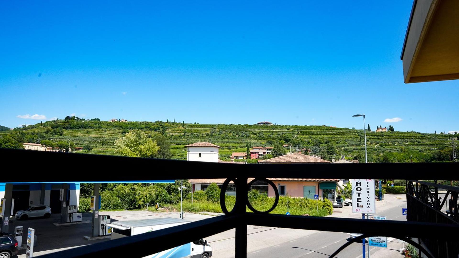 Florivana Boutique Hotel Ristorante サン・ピエトロ・イン・カリアーノ エクステリア 写真